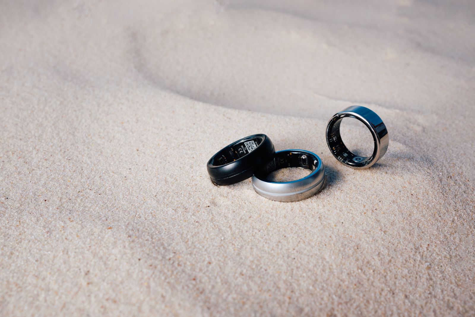Três unidades do Mormaii Ring sobre a areia da praia
